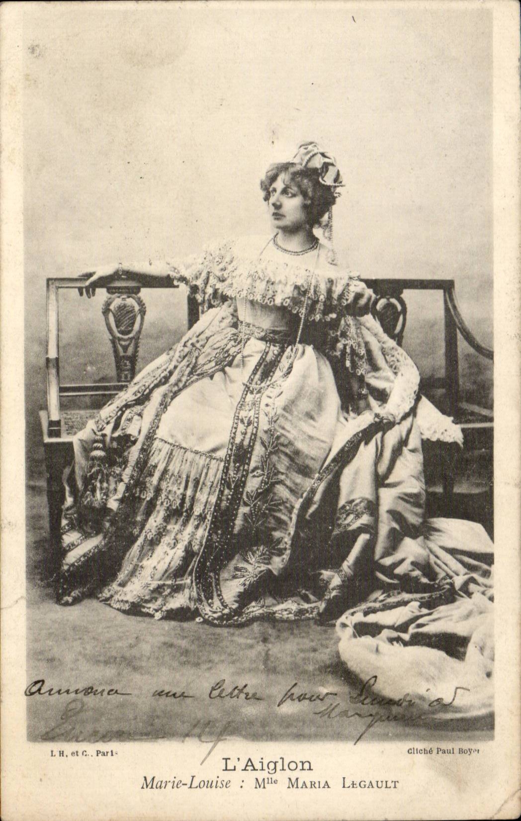 Fantaisie - Femme - Woamn in elegant dress CPA 