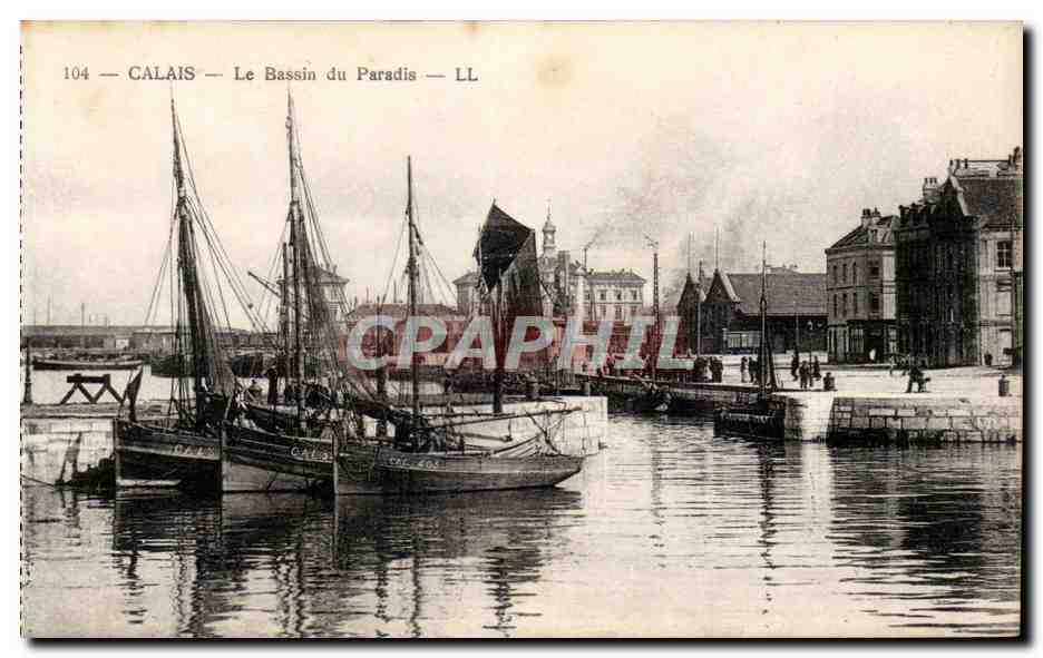 Calais - Le Bassin du Paradis - bateau - boat - CPA 