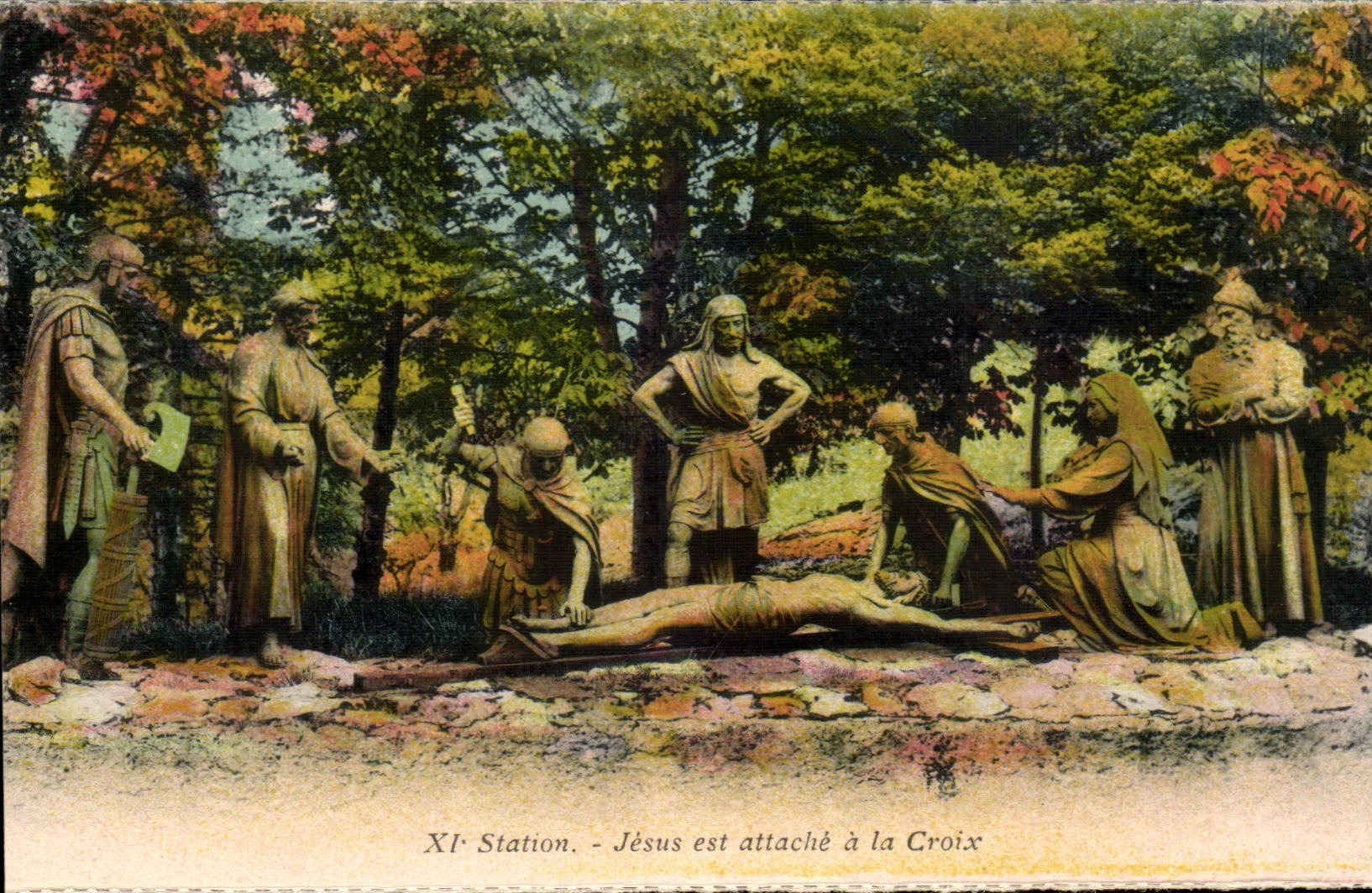 Religion - XI- Jesus est attche a la croix - CPA 