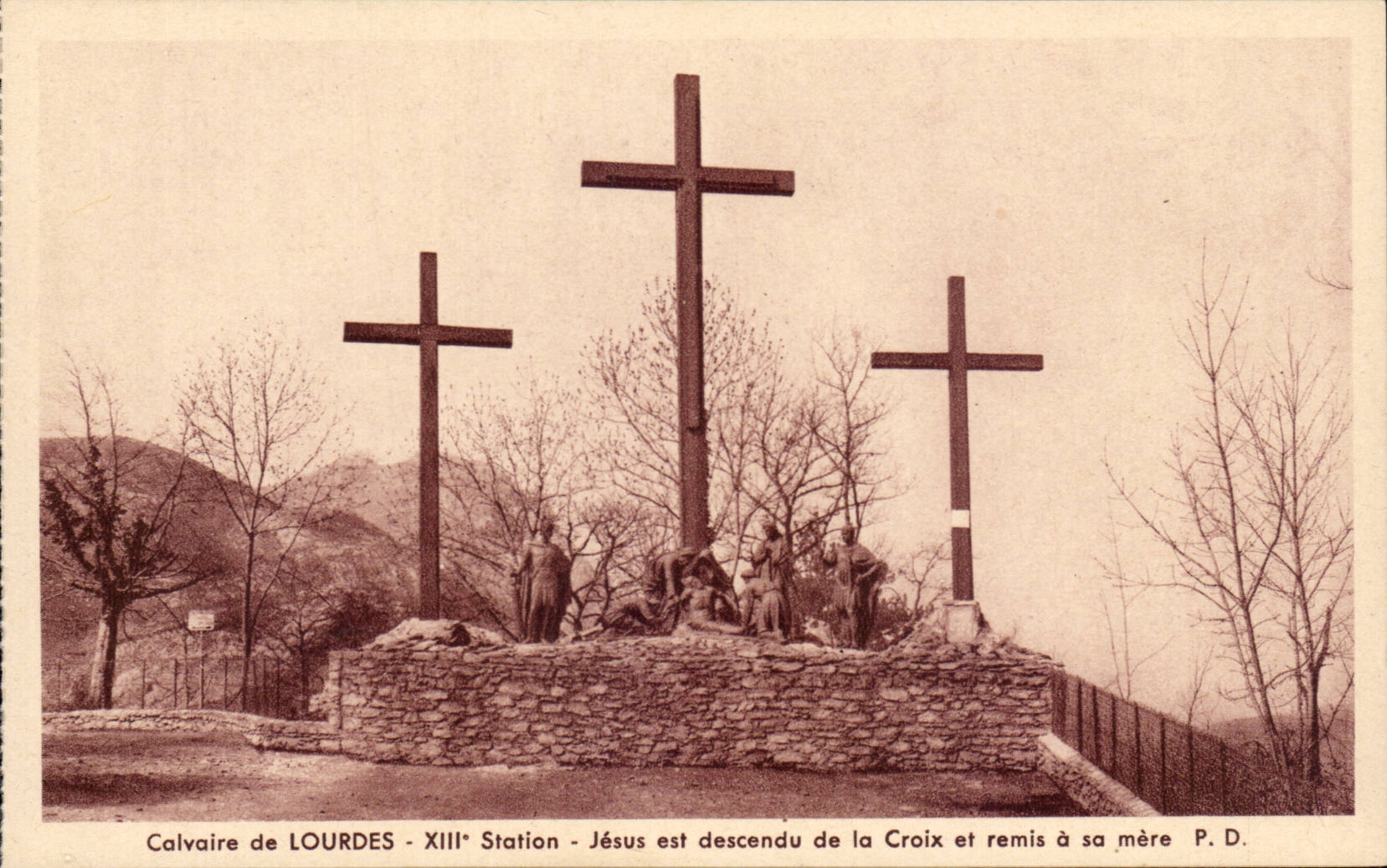 Lourdes - Calvaire du Lourdes - XIII Station - Jesus est descendu de la Croix et remis a sa mere - CPA 
