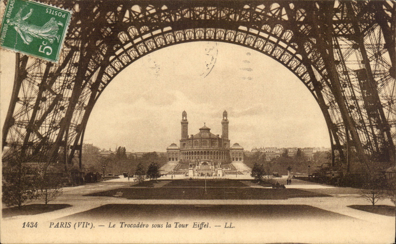 Paris - 7 - Le Trocadero sous la Tour Eiffel - Eiffel Tower - CPA 