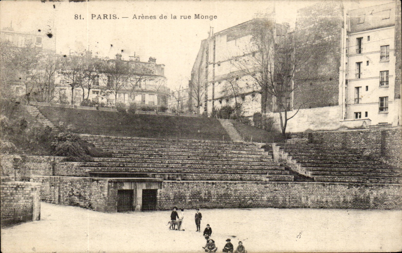 Paris - 5 - Les Arenes de la rue Monge - enafants - chien - CPA 