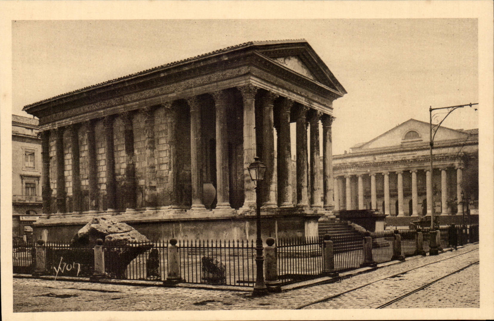 Nîmes (Gard) — La Maison Carrée et le Théâtre — Éditions d'Art YVON, Paris