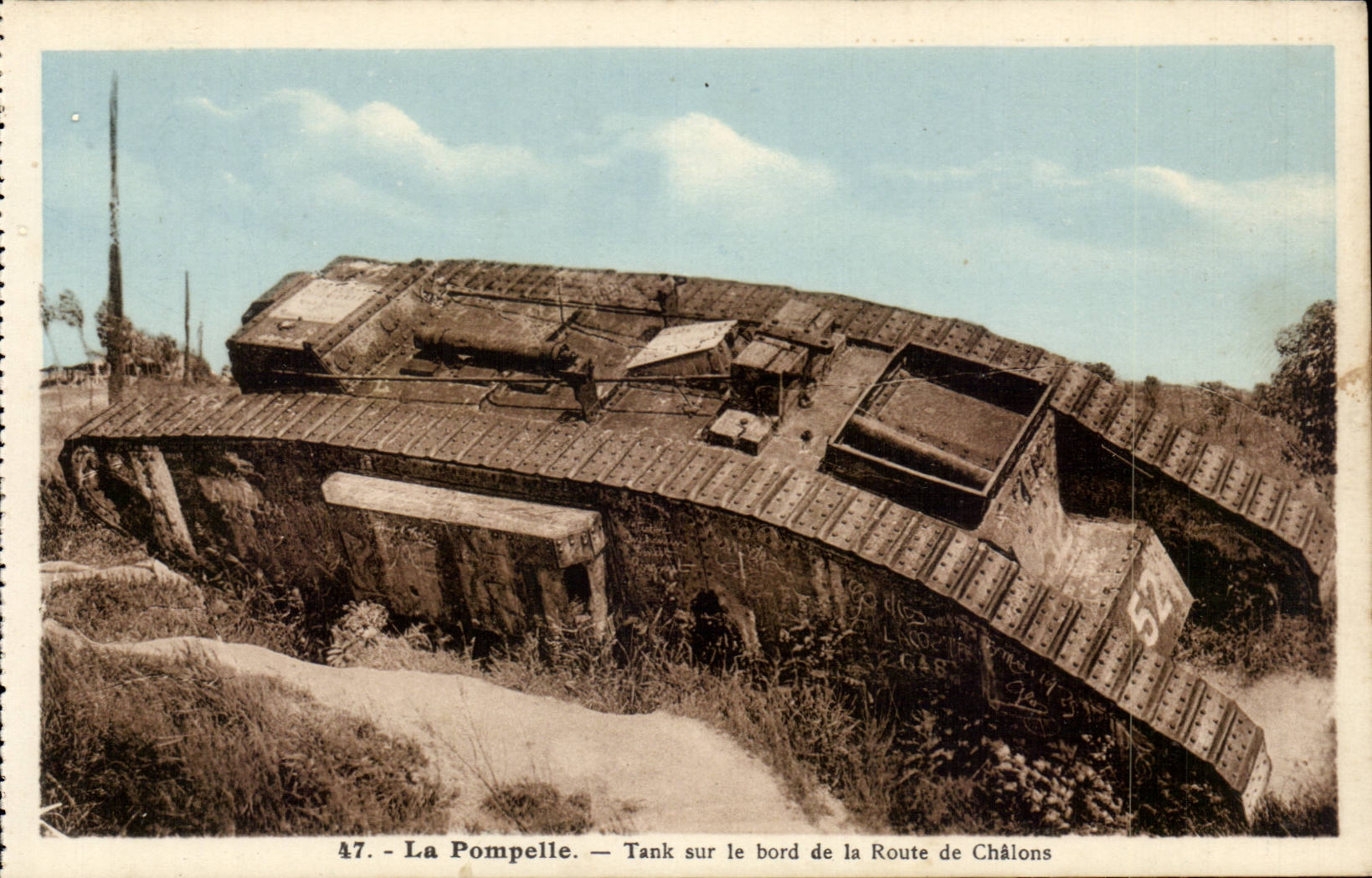 La Pompelle - Tank sur le bord de la Route de Chalons CPA 