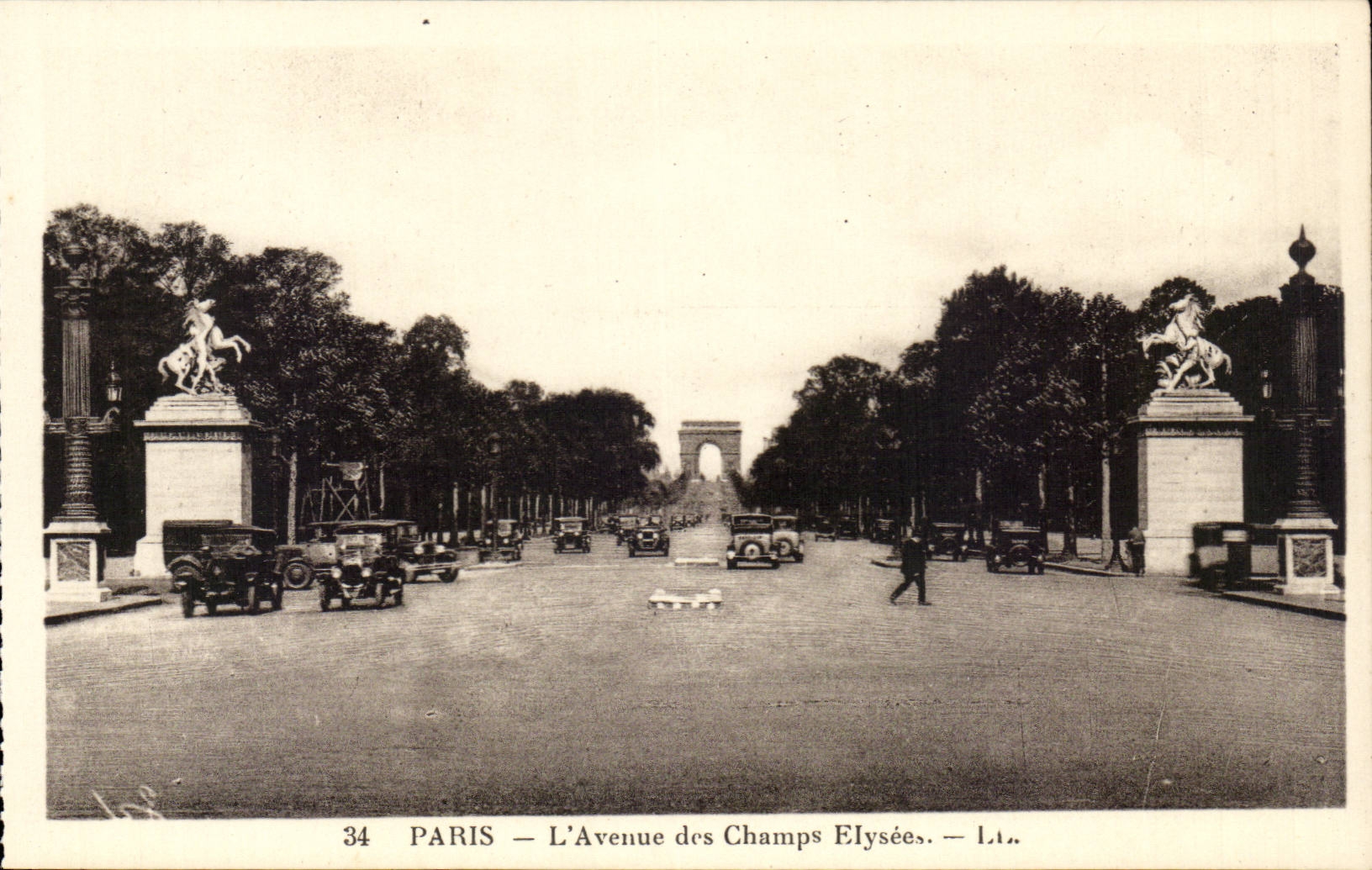 Paris - 8 - L'Avenue des Champs Elysees CPA 