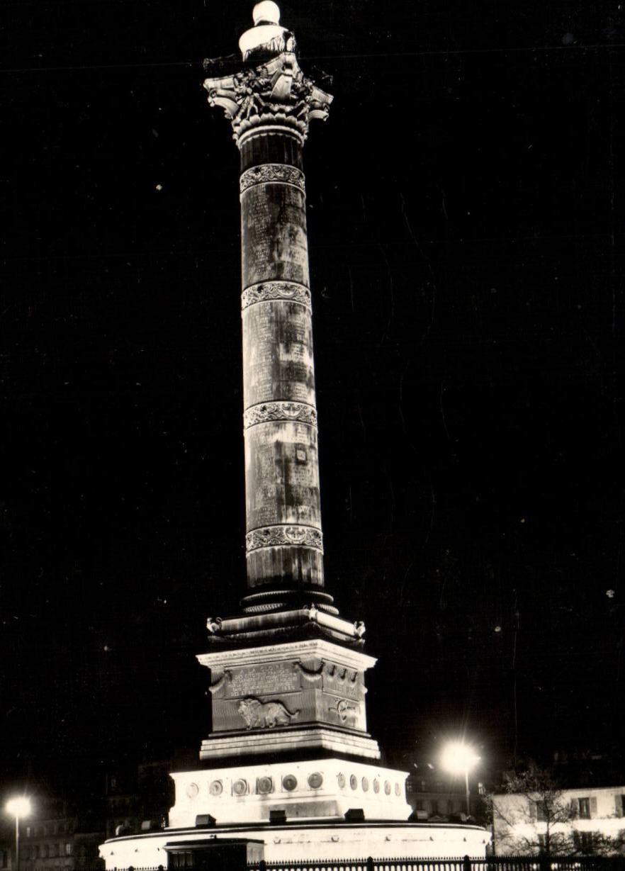 Paris - 11 - Place de la Bastille - La Colonne de Juillet Illuminee - CPA 