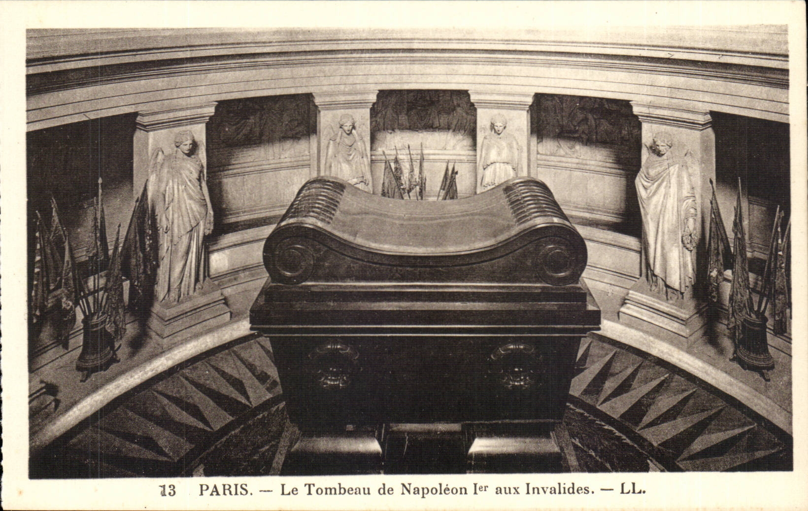 Paris - 7 - Le Tombeau de Napoleon I aux Invalides - CPA 