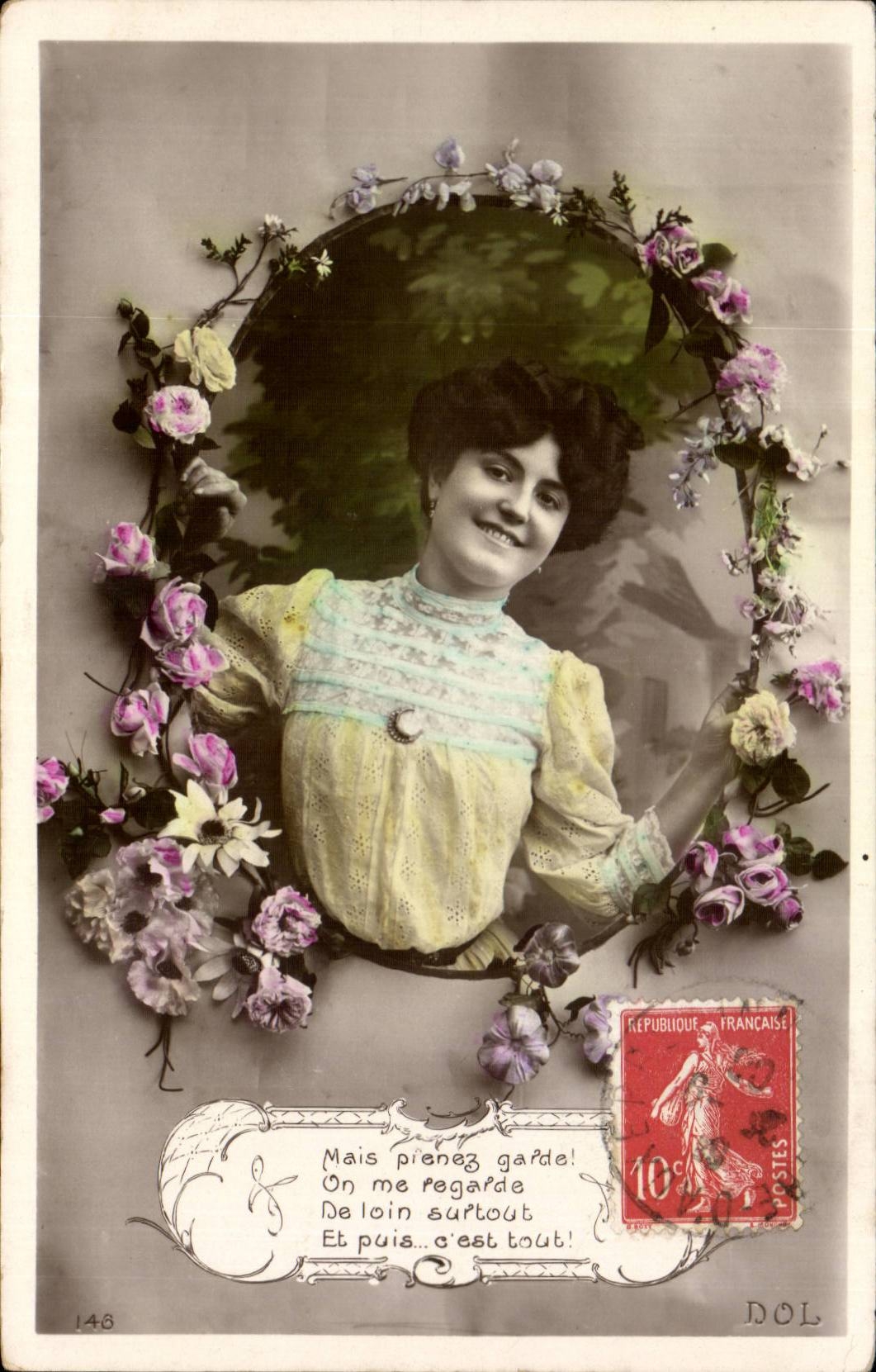 Femme souriante dans cadre floral — texte poétique — éditeur DOL n°148