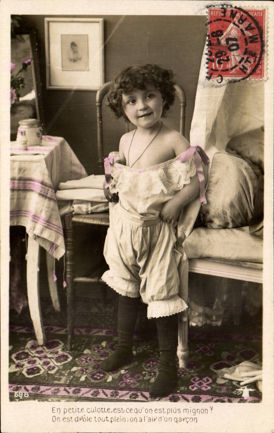 Fantaisie - Enfant - Sweet girl in lace outfit - CPA 