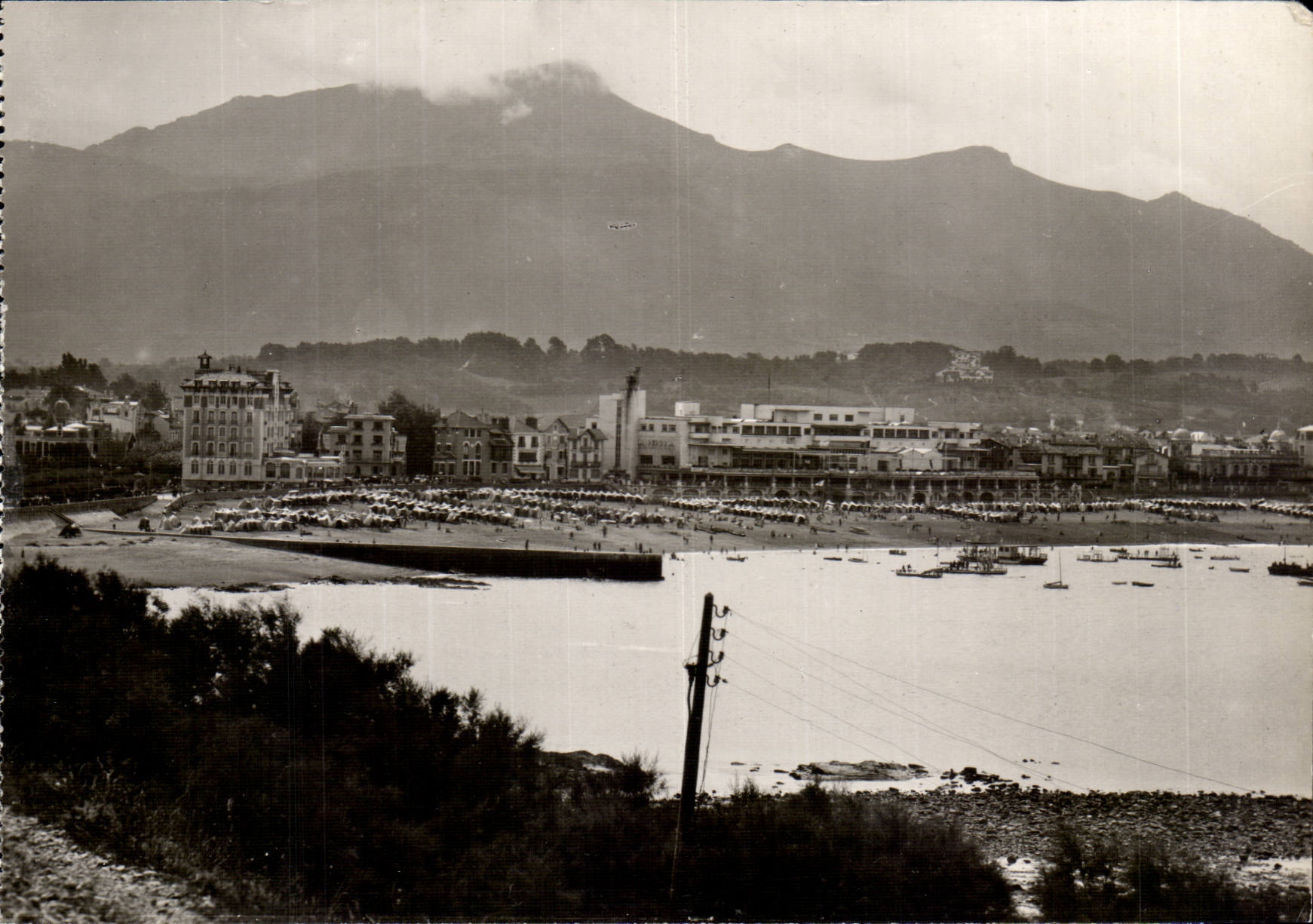 Saint-Jean-de-Luz — General View of the Beach — Barbier-Ossès Art Editions, Biarritz