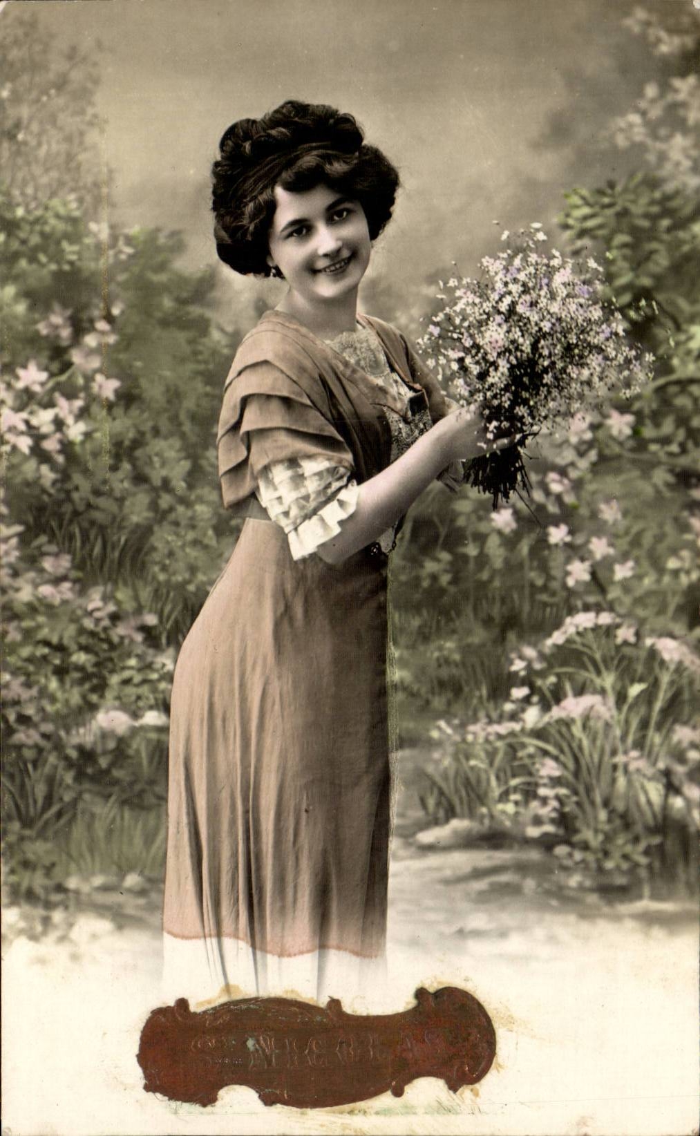 Fantaisie - Femme - Woman with bouquet of flowers - CPA 