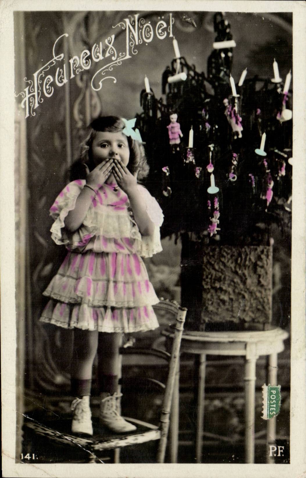Fantaisie - Enfant - Heureux Noel - Happy Chritmas - Little Girl in front of Christmas tree - CPA 