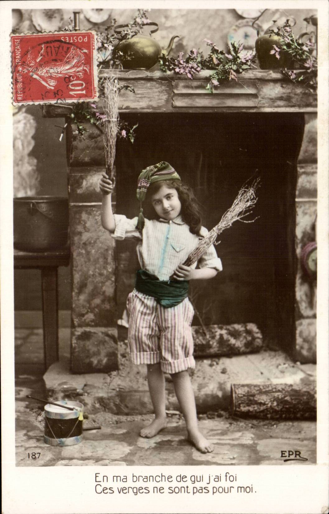 Fantaisie - Enfant - barefoot girl with little drum - CPA 