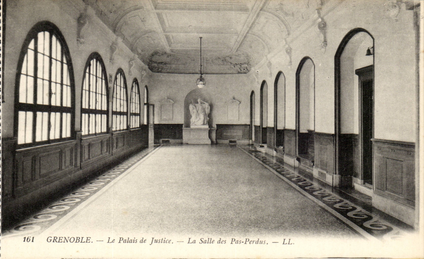 Grenoble — Le Palais de Justice — La Salle des Pas-Perdus — LL. — N° 161