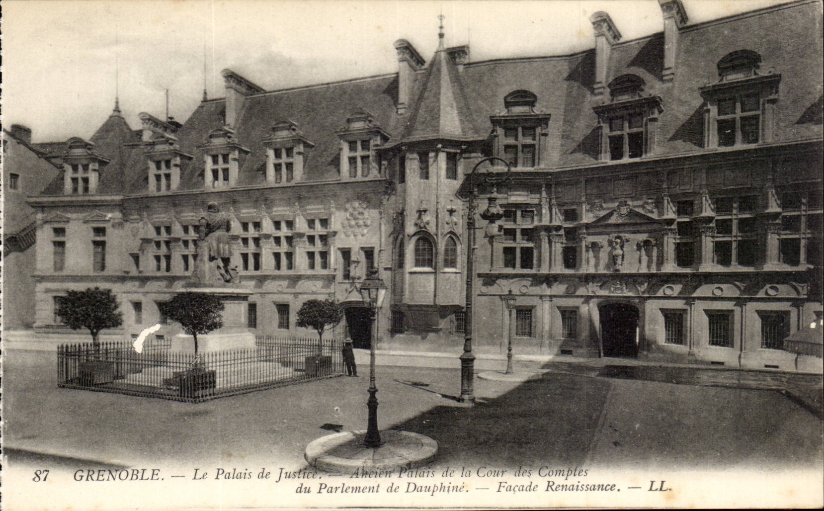 Grenoble — Le Palais de Justice — Ancien Palais de la Cour des Comptes — Façade Renaissance — LL