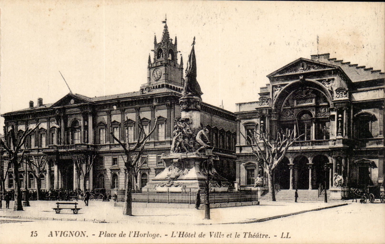 Avignon - Place de l'Horloge - Das Rathaus und das Theater - LL