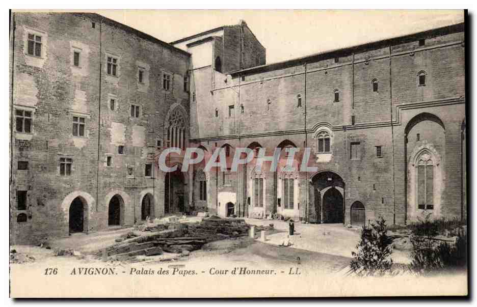 Avignon - Le Palais des Papes - Cour d'Honneur - CPA 