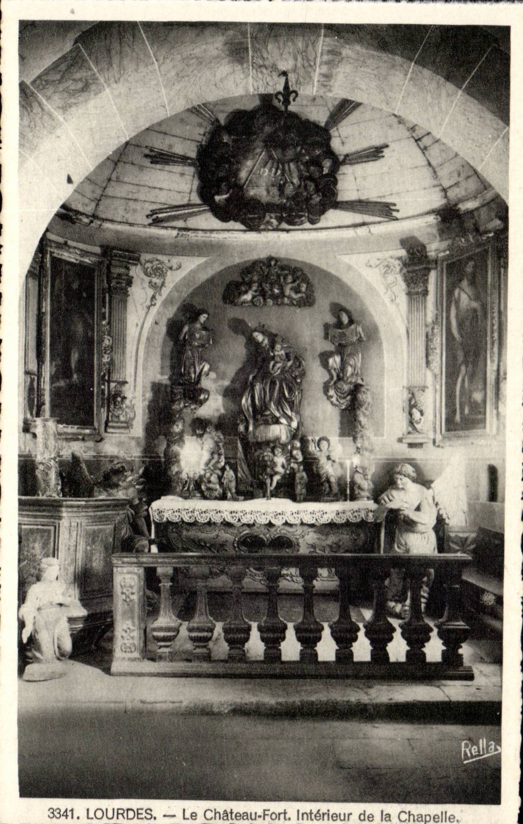 Lourdes — Der Schloss-Fort. Innenansicht der Kapelle — Rella