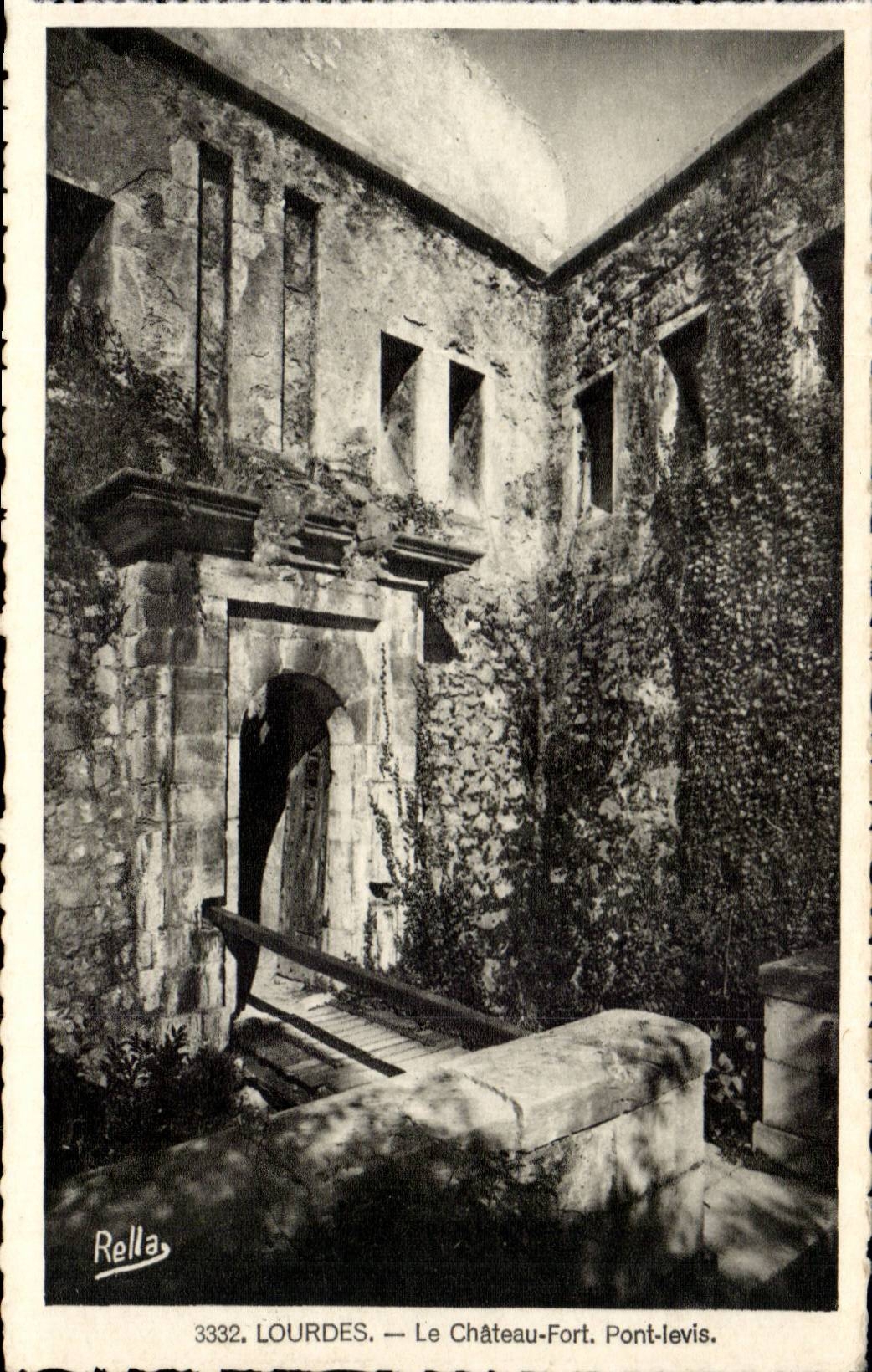 Lourdes — Le Château-Fort. Pont-levis.