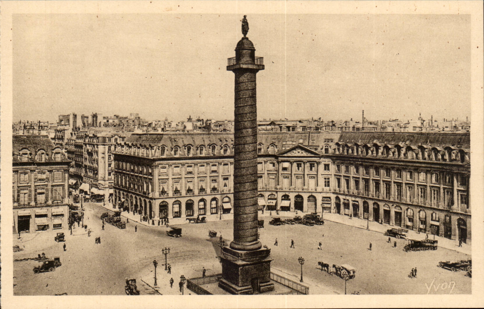 Paris CPA Place et colonne Vendome