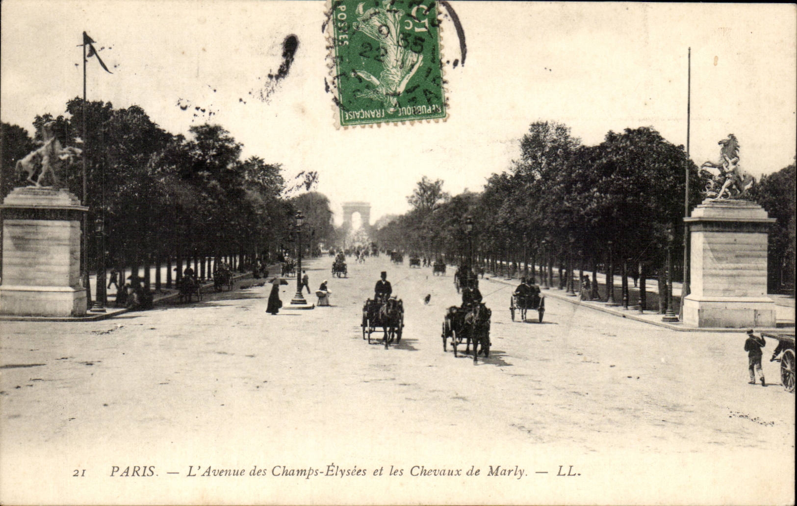 Paris CPA L'avenue des Champs Elysees et les chevaux de Marly