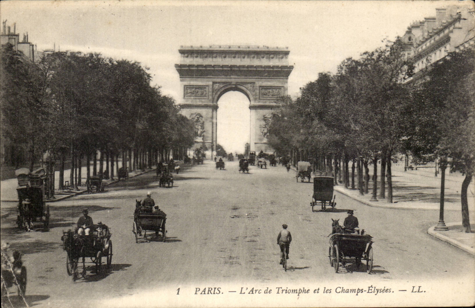 Paris CPA L'arc de Triomphe et les Champs Elysees