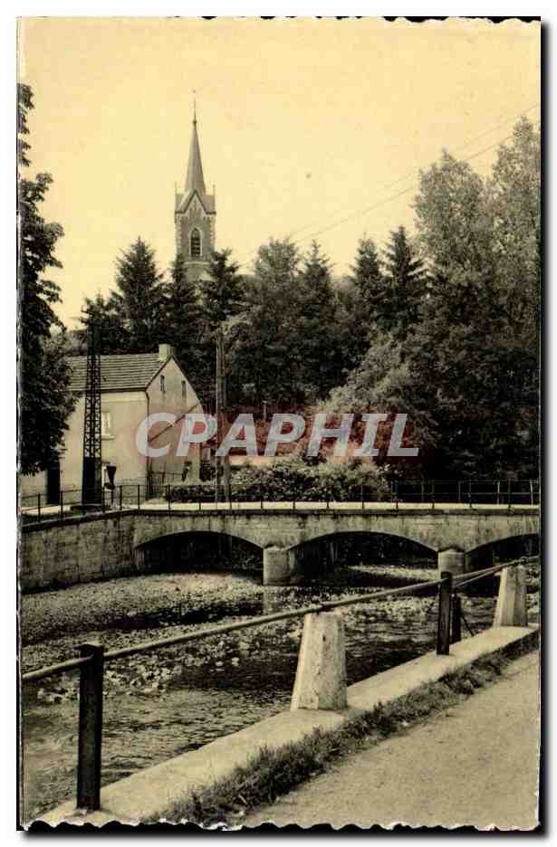 luxembourg Vallee de la Wamme Vieux pont sur la Wamme et l'eglise paroissiale