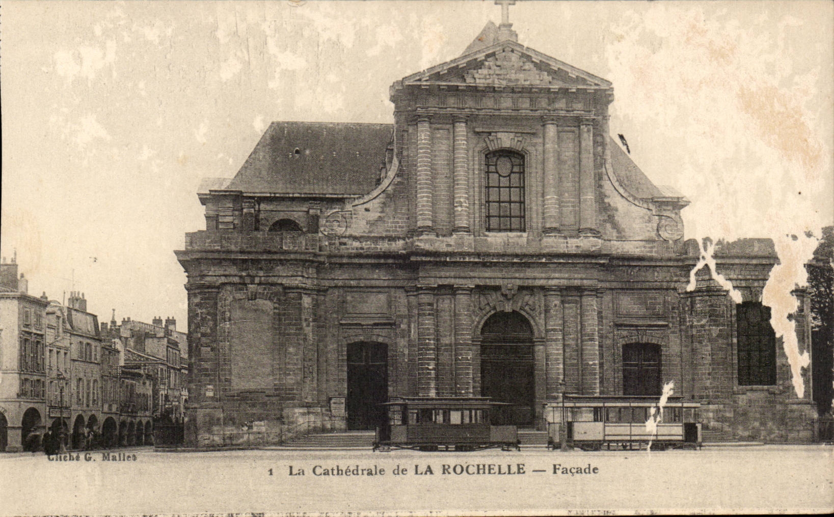 CPA La cathedrale dela Rochelle Facade