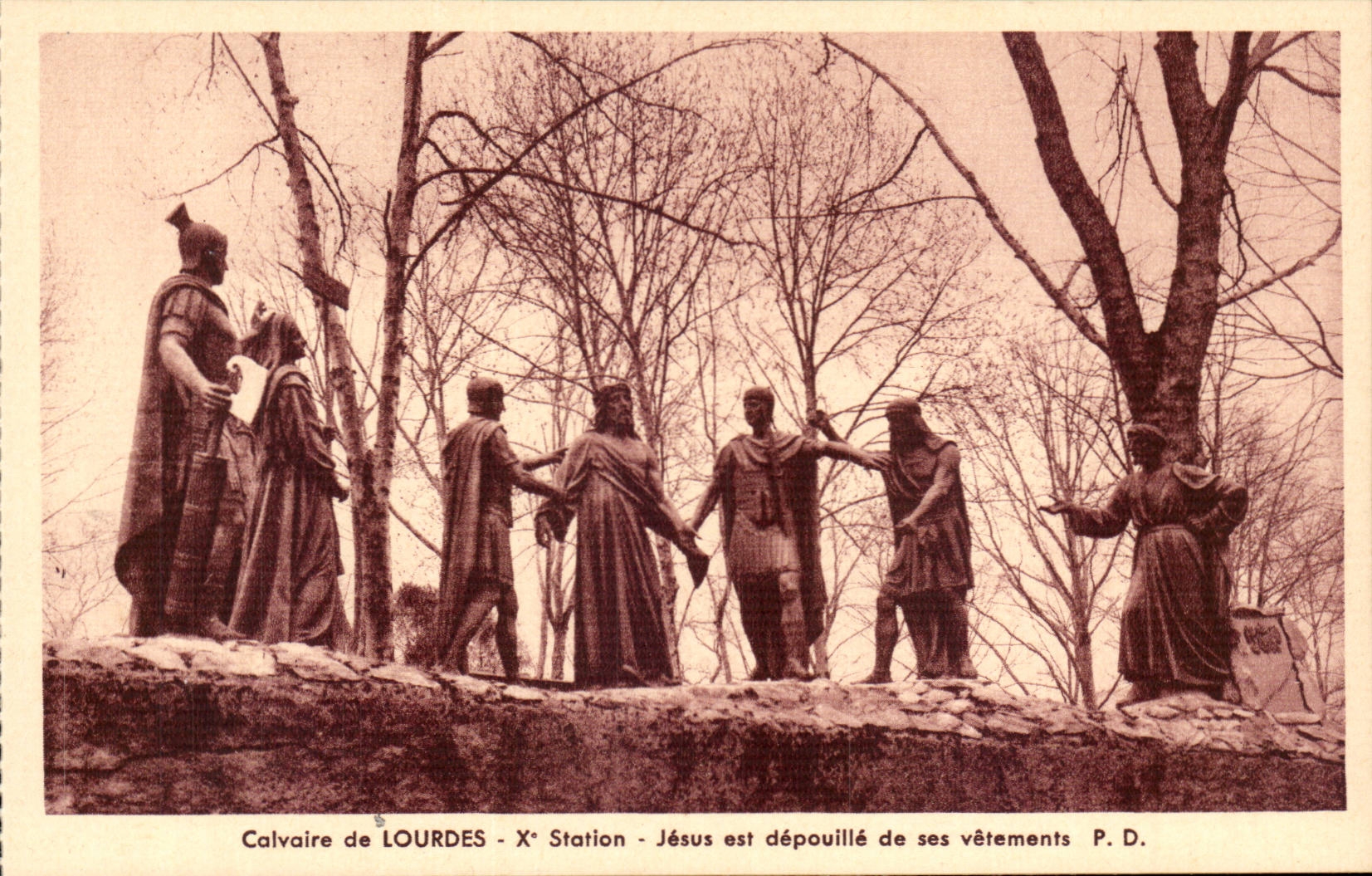CPA Lourdes 12eme station Jesus est depouille de ses vetements