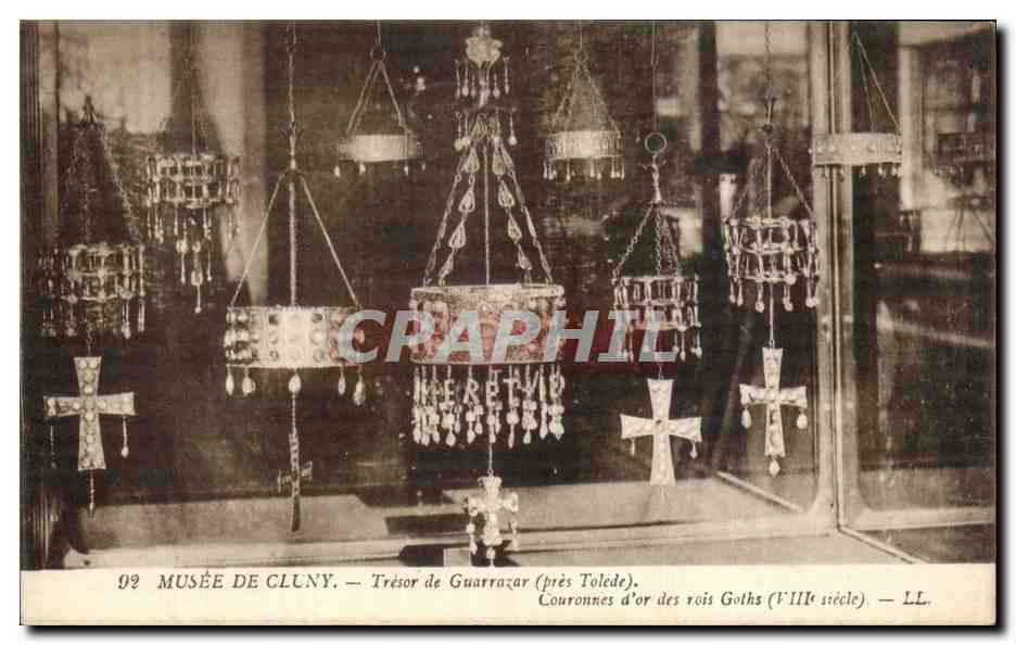 Paris CPA Musee de Cluny Tresor de Guarrazar (pres de Tolede Espagne) Couronnes d'or des rois Goths (8eme s)