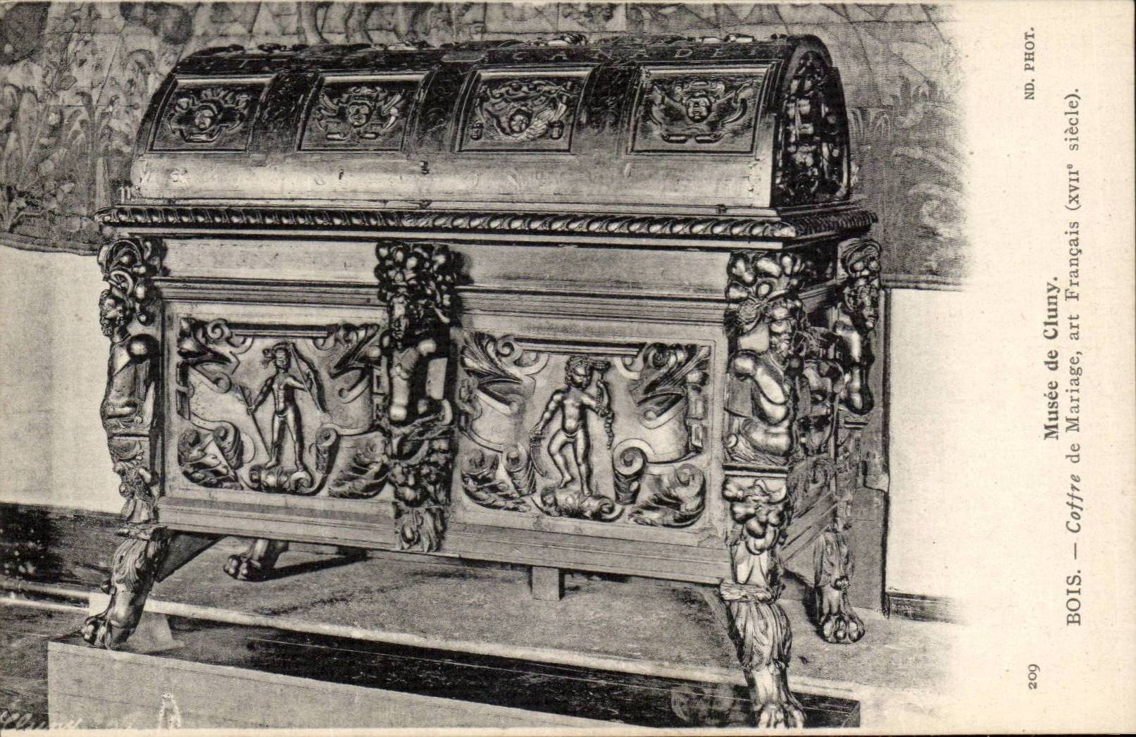 Paris CPA Musee de Cluny Bois Coffre de mariage art francais