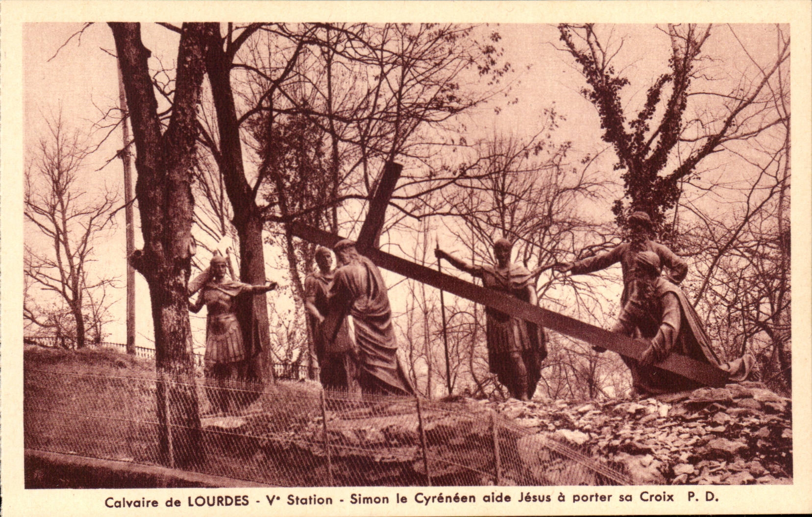 CPA Calvaire de Lourdes 5eme Station Simon le Cyreneen aide Jesus a porter la croix