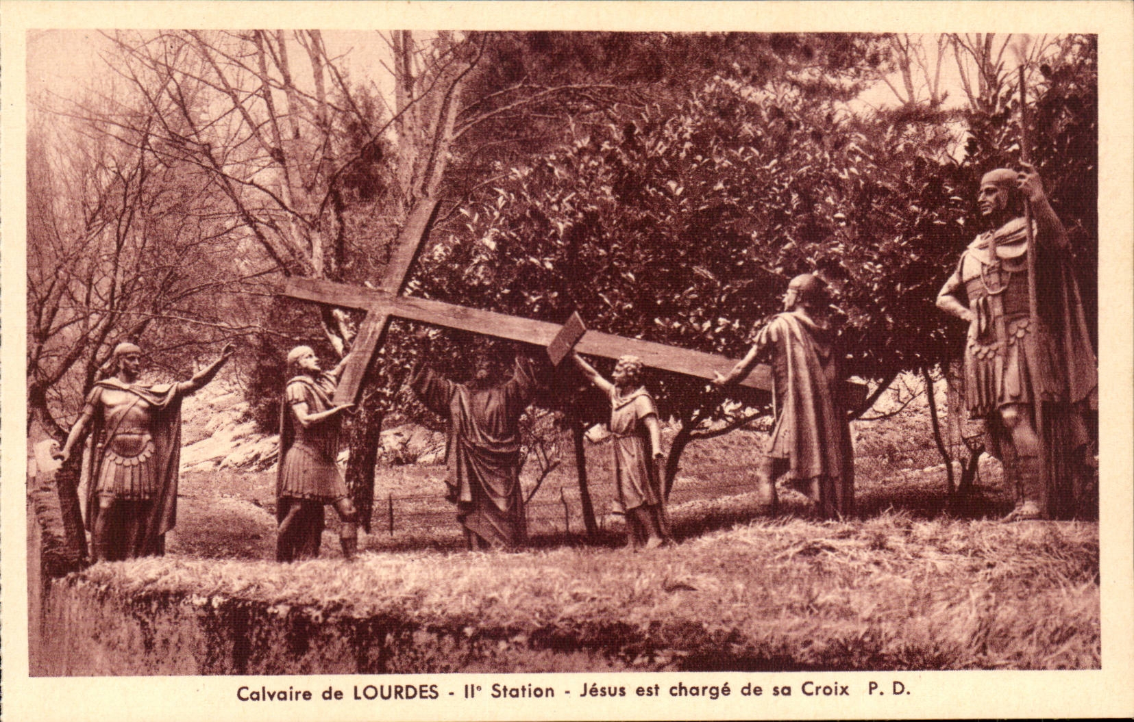 CPA Calvaire de Lourdes 2eme Station Jesus est charge de sa croix