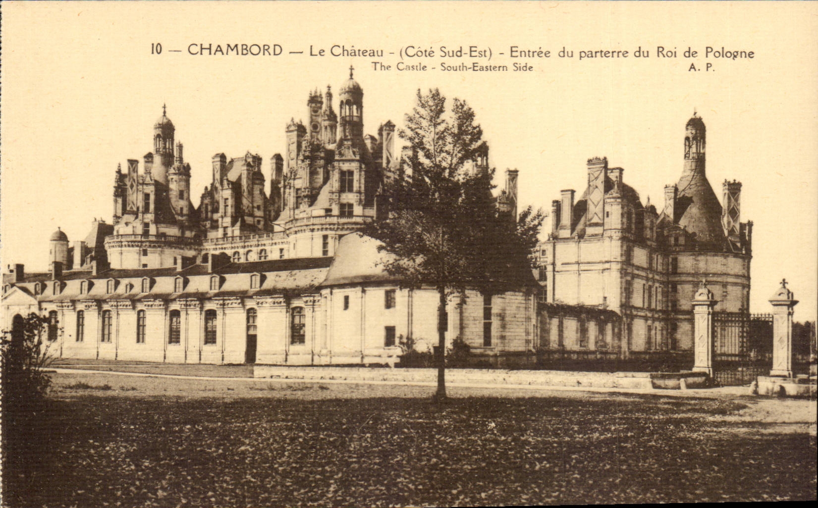 Chambord CPA Le chateau Entree du parterre du roi de Pologne