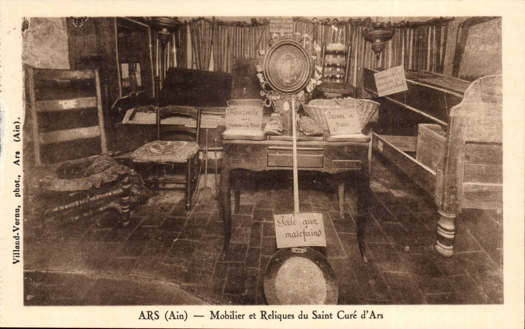 CPA Ars Mobilier et relique du saint cure d'Ars