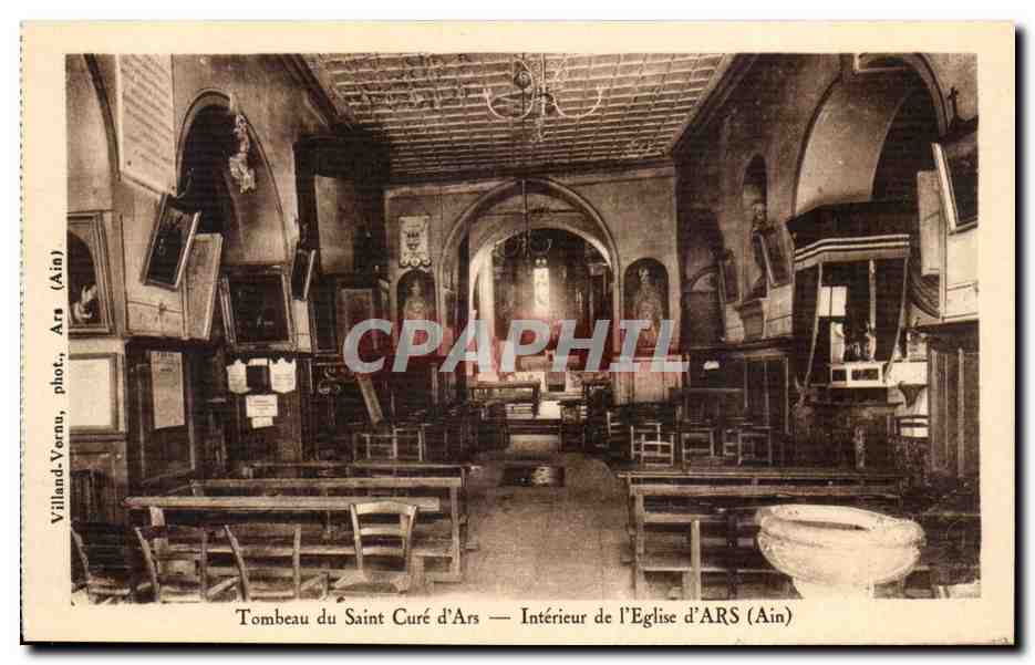 CPA Ars Corps du Cure Tombeau du Saint Cure Interieur de l'eglise