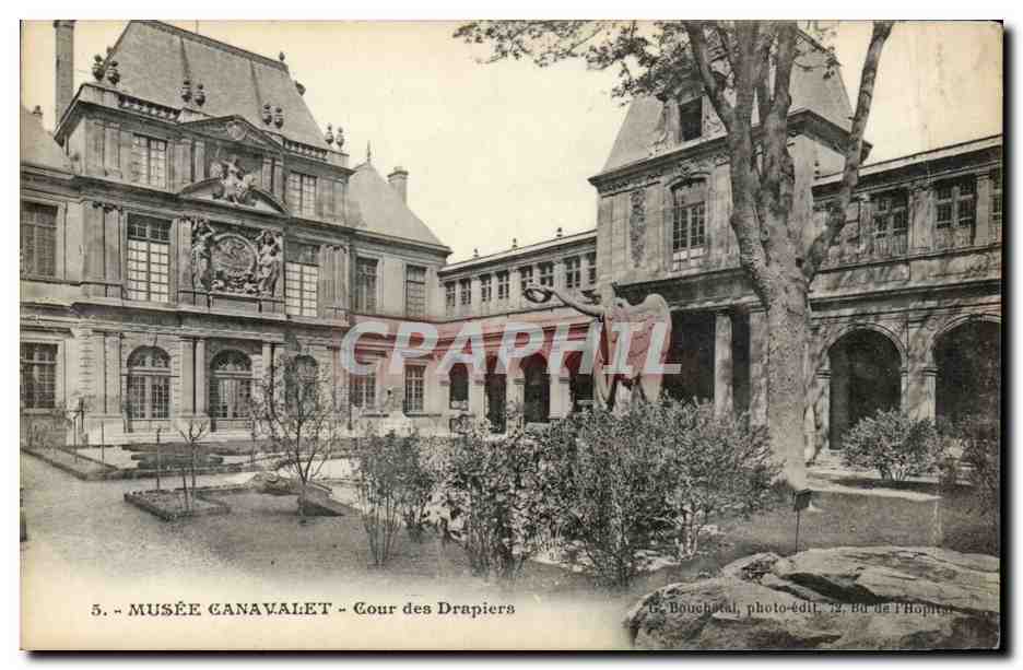 Paris CPA Musee Carnavelet Cour des drapiers