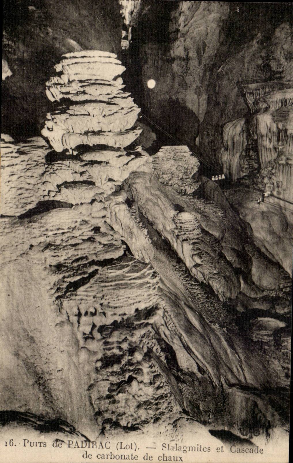 Puits de Padirac (Lot) — Stalagmites et Cascade de carbonate de chaux