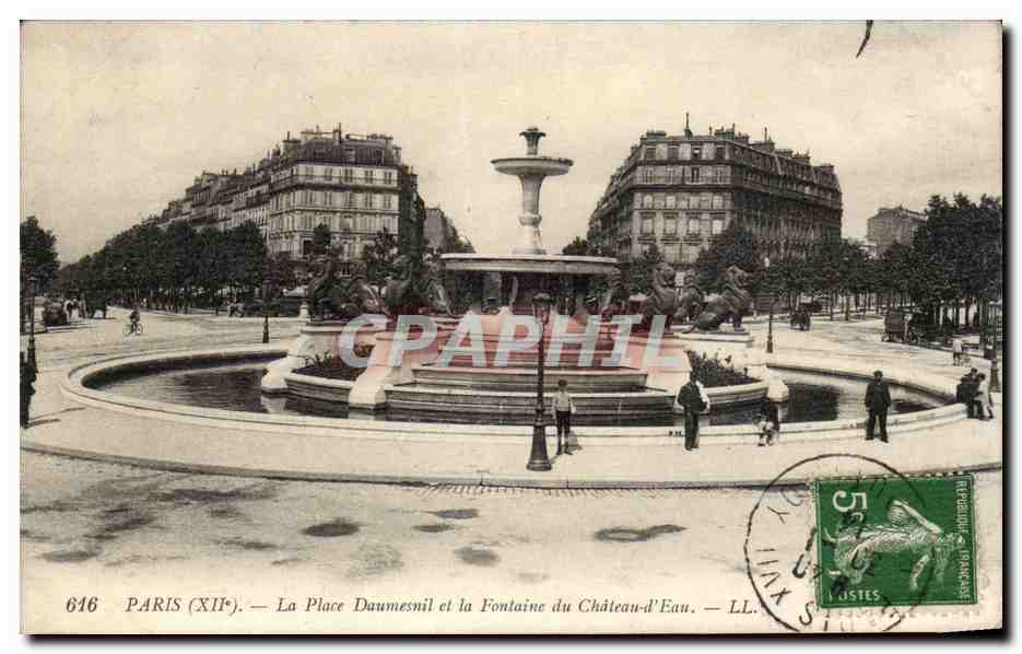 Paris CPA La place Daumesnil et la fontaine du chateau d'eau