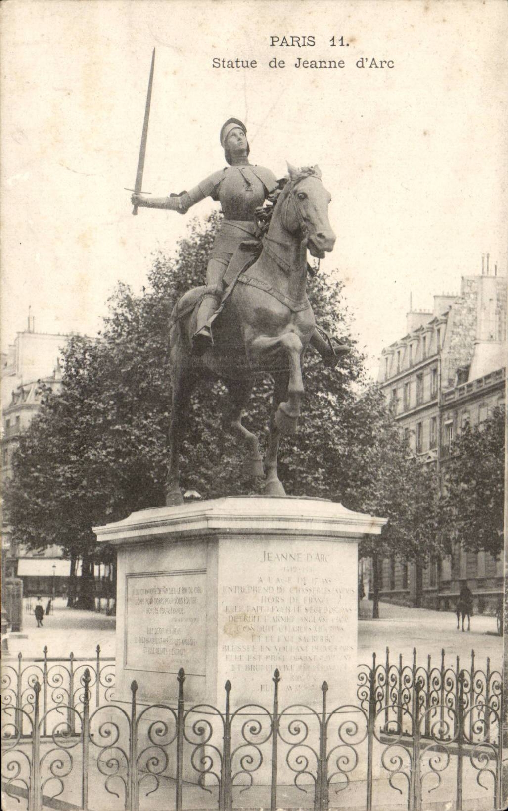 Paris CPA Statue de Jeanne d'arc
