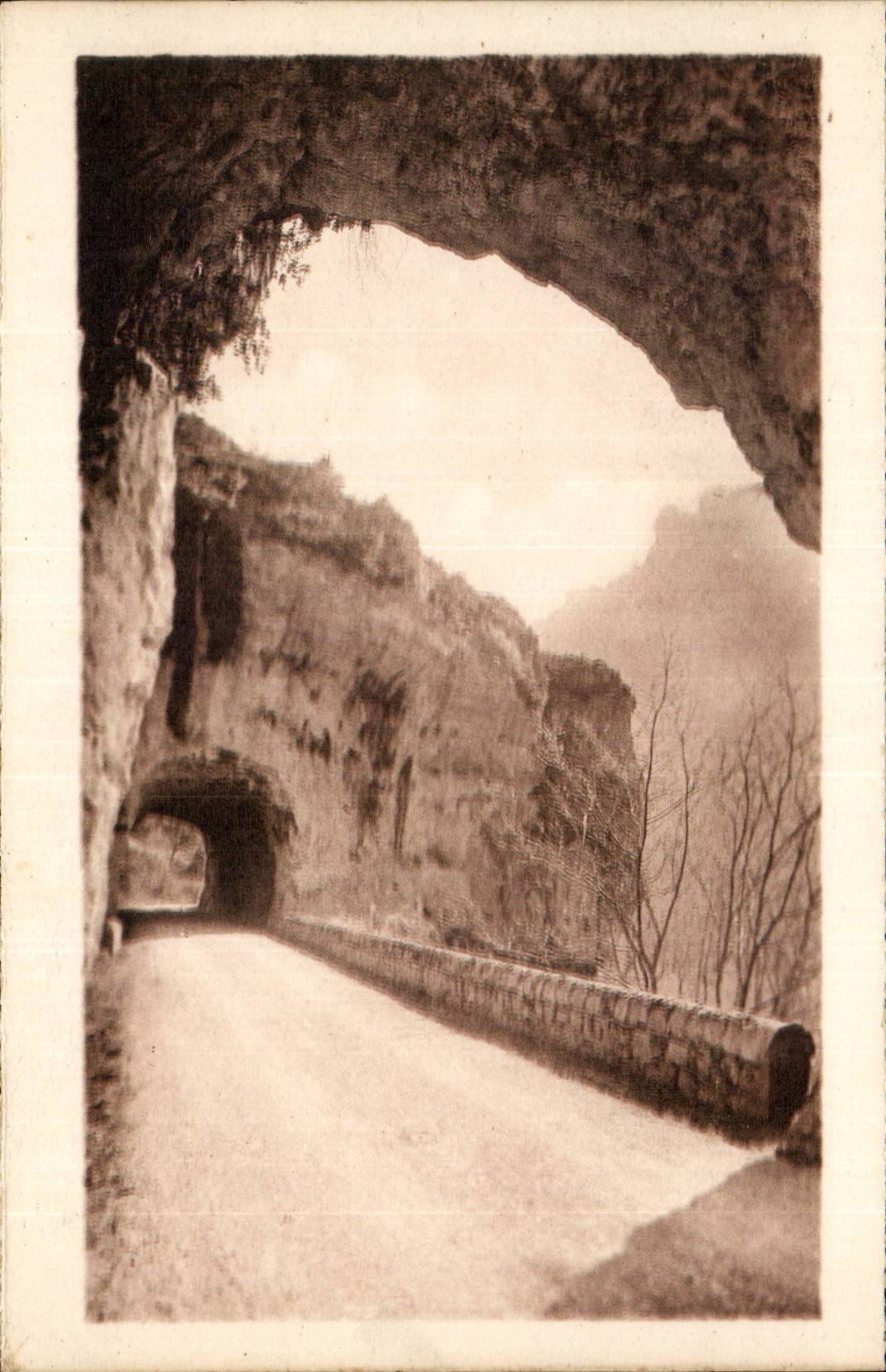 Gorges du Tarn — Les Tunnels au Cirque des Beaumes — Imp. François, Tarn — n° 662