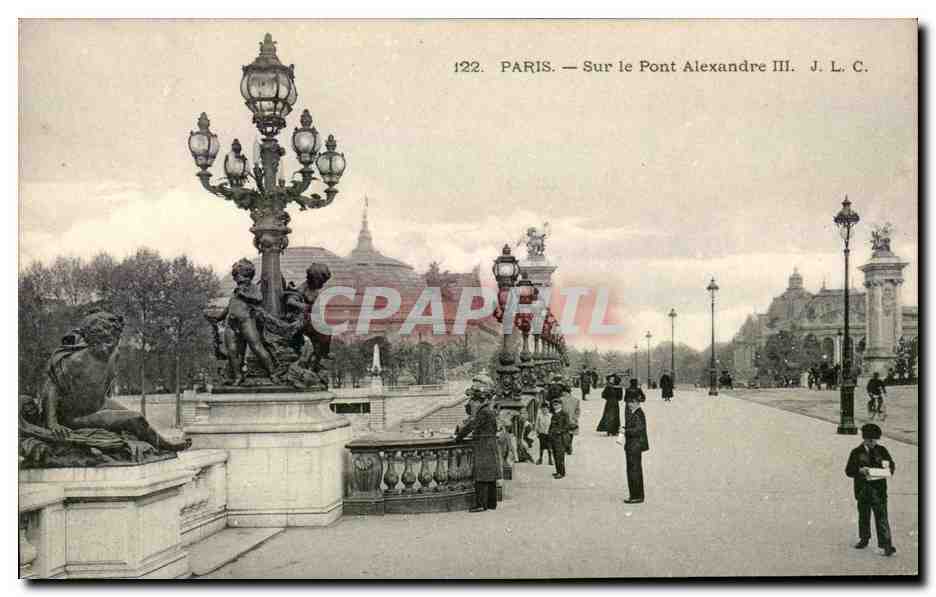 Paris CPA Sur le pont Alexandre III