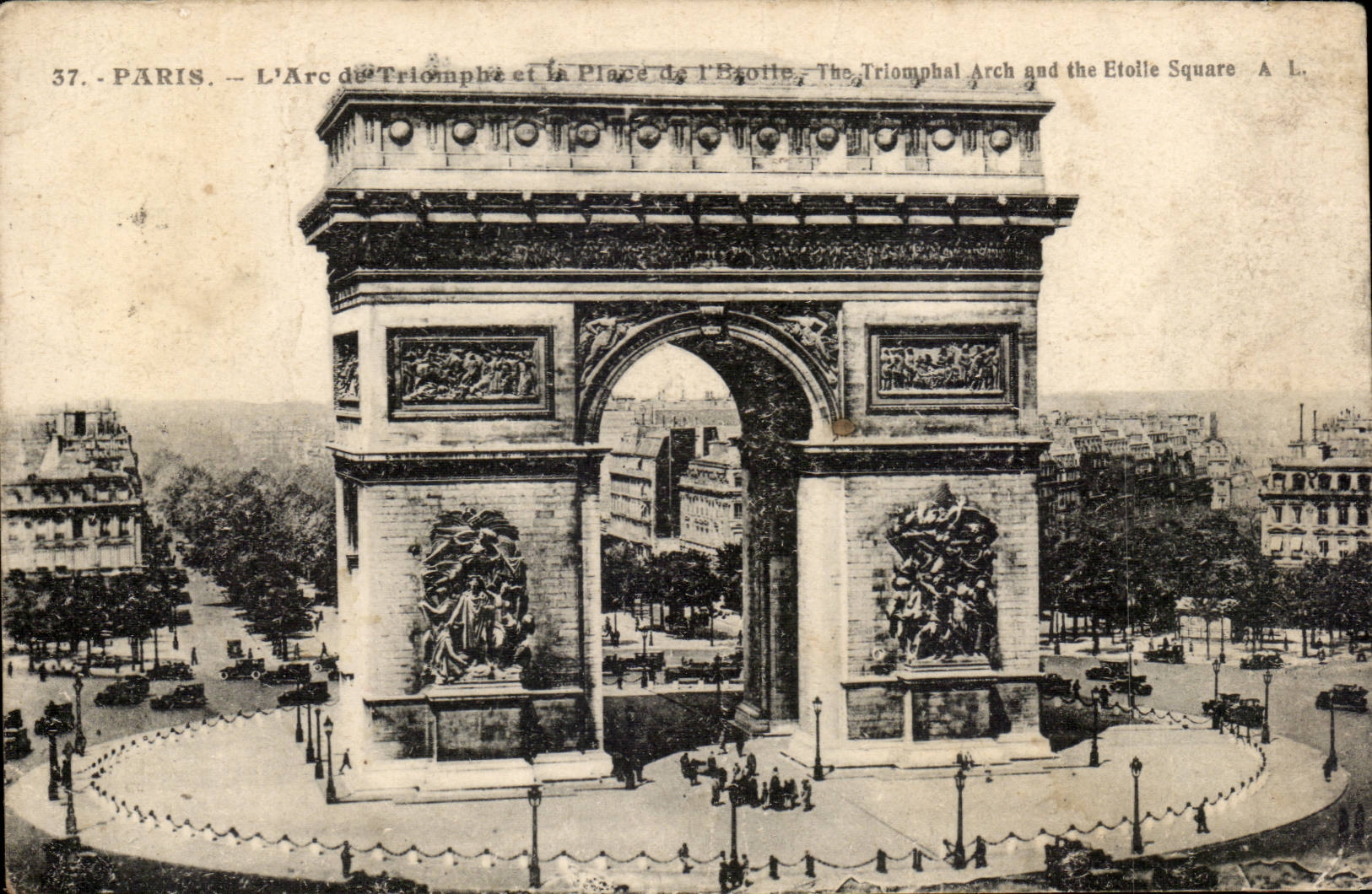 Paris — L'Arc de Triomphe et la Place de l'Étoile — A. L.