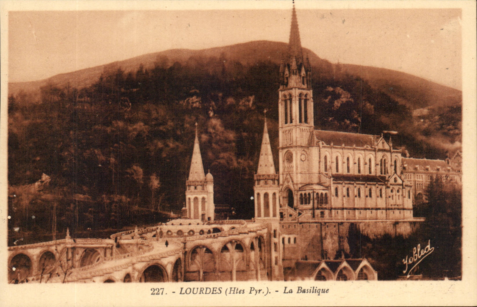 Lourdes - La Basilique - CPA 