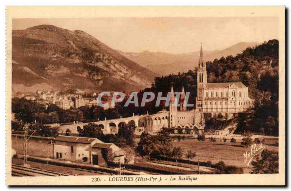 Lourdes - La Basilique CPA 