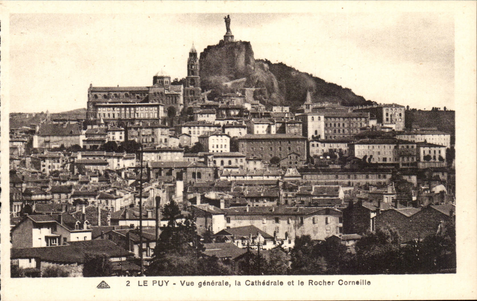 Le Puy - Vue générale, la Cathédrale et le Rocher Corneille