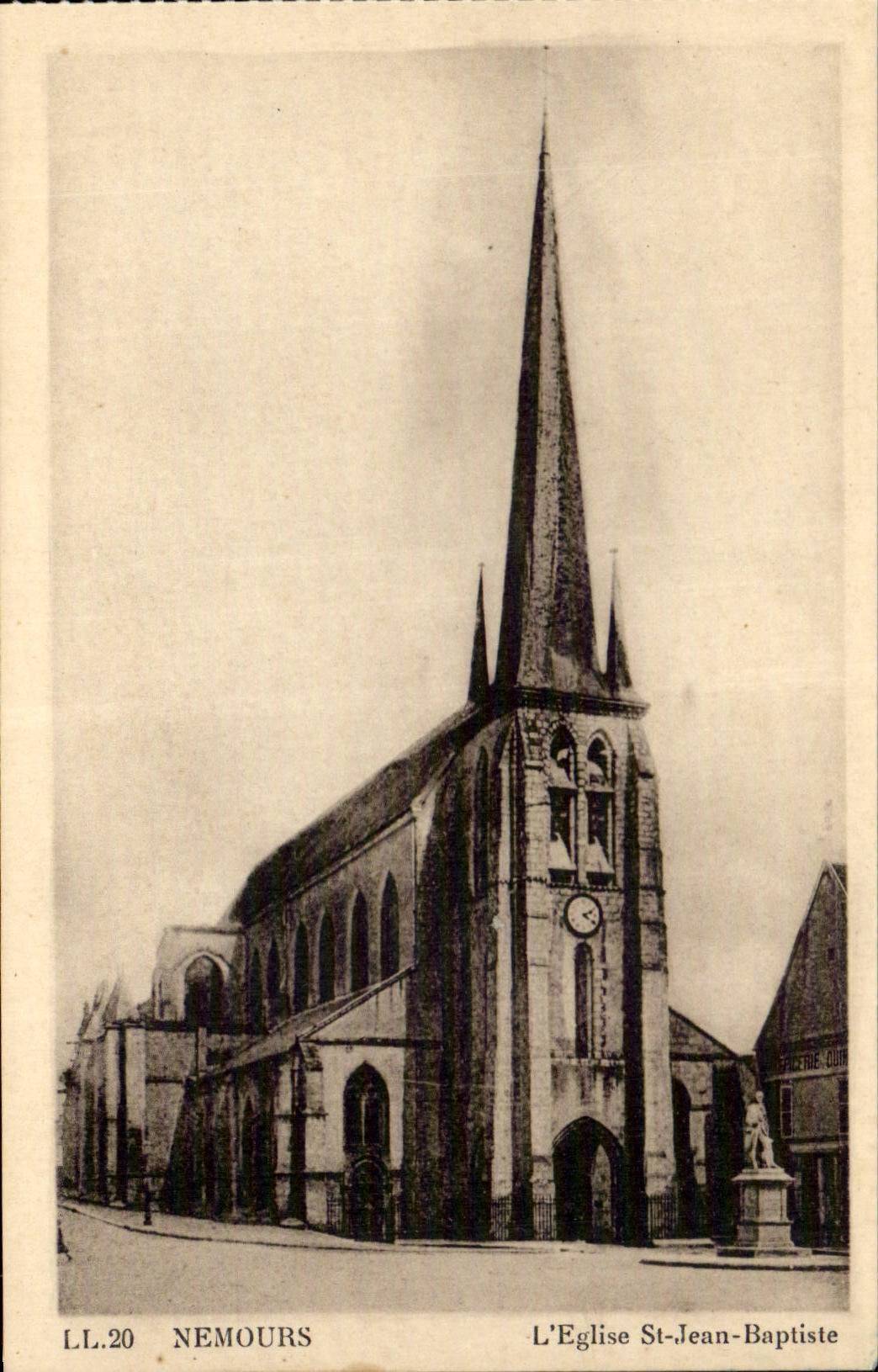 Nemours - L'Eglise Saint Jean baptiste - CPA 