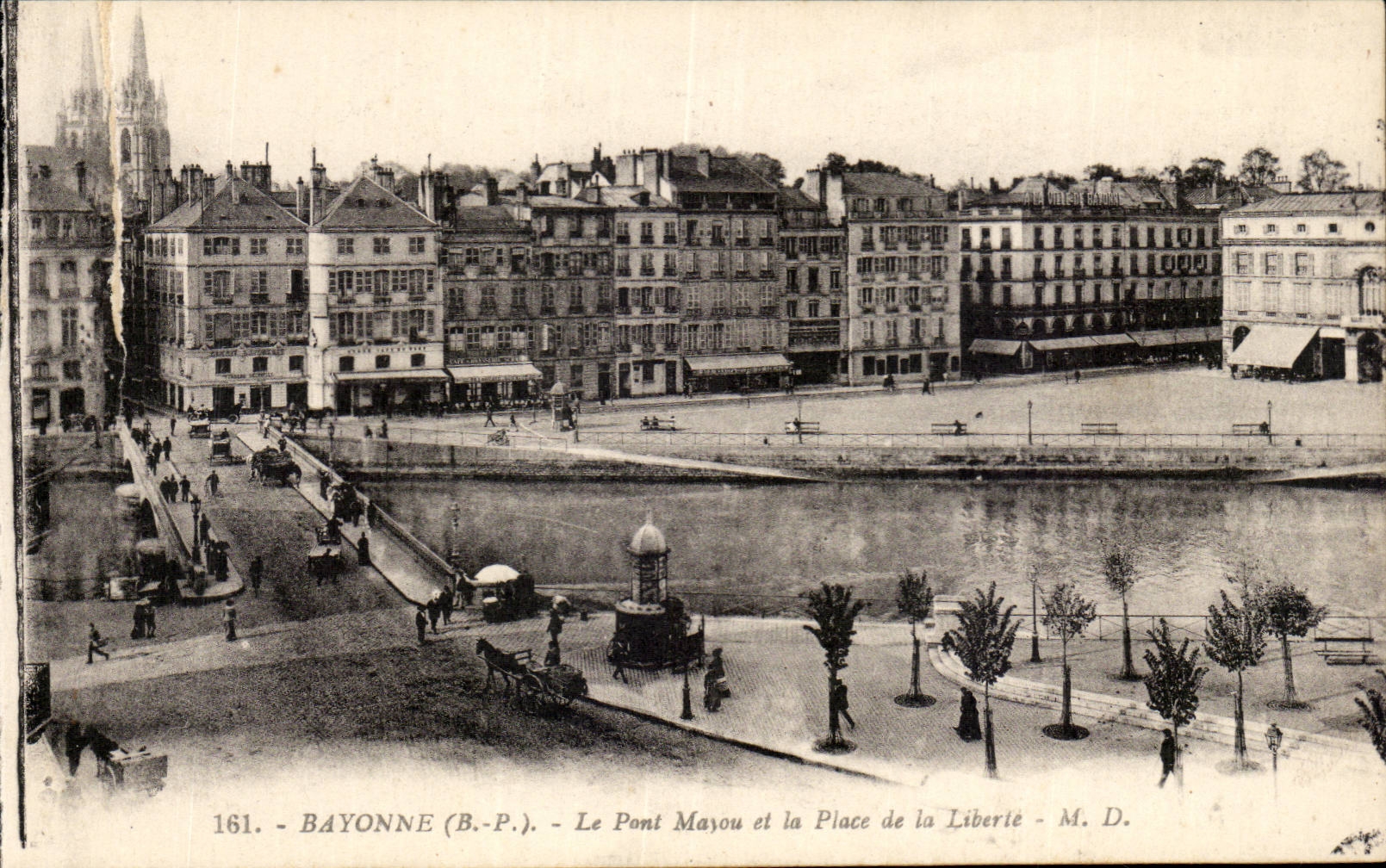 Bayonne - La Pont Mayou et la Place de la Liberte - CPA 