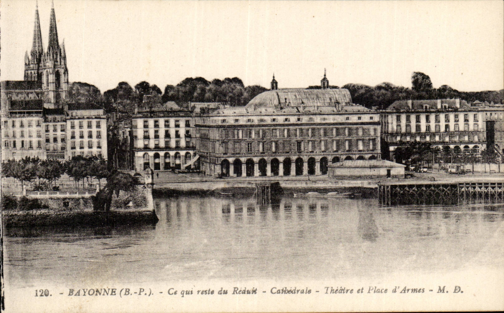 Bayonne - Cathedrale et Place d'Armes - CPA 