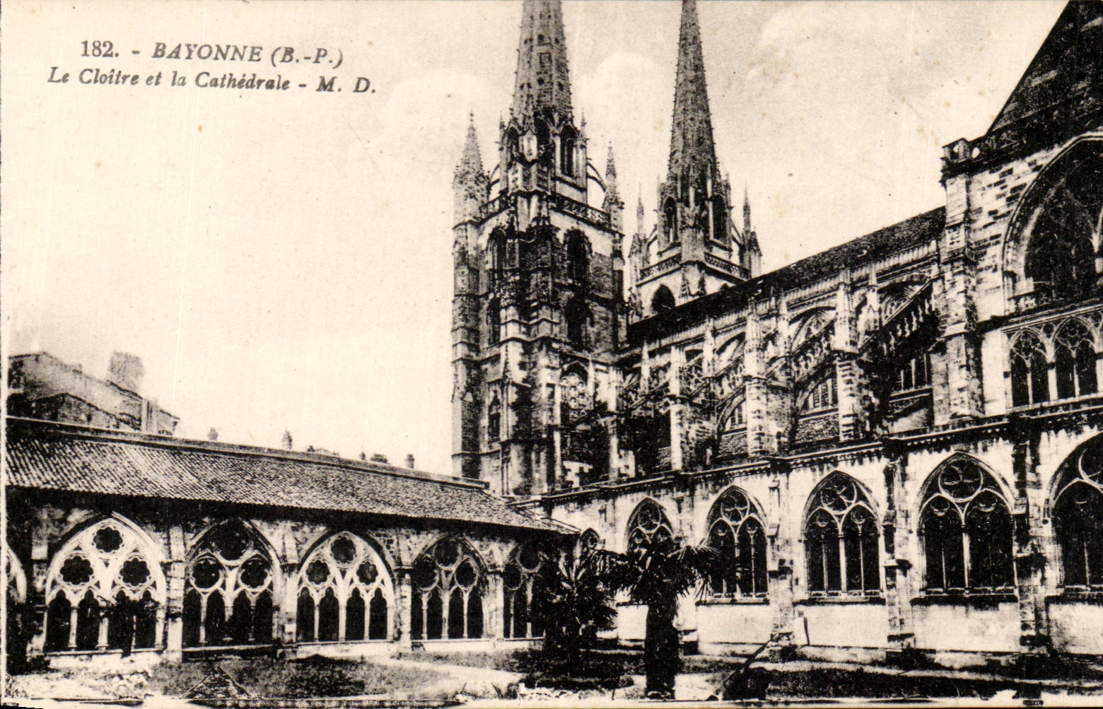 Bayonne - Le Cloitre et la Cathedrale - CPA 